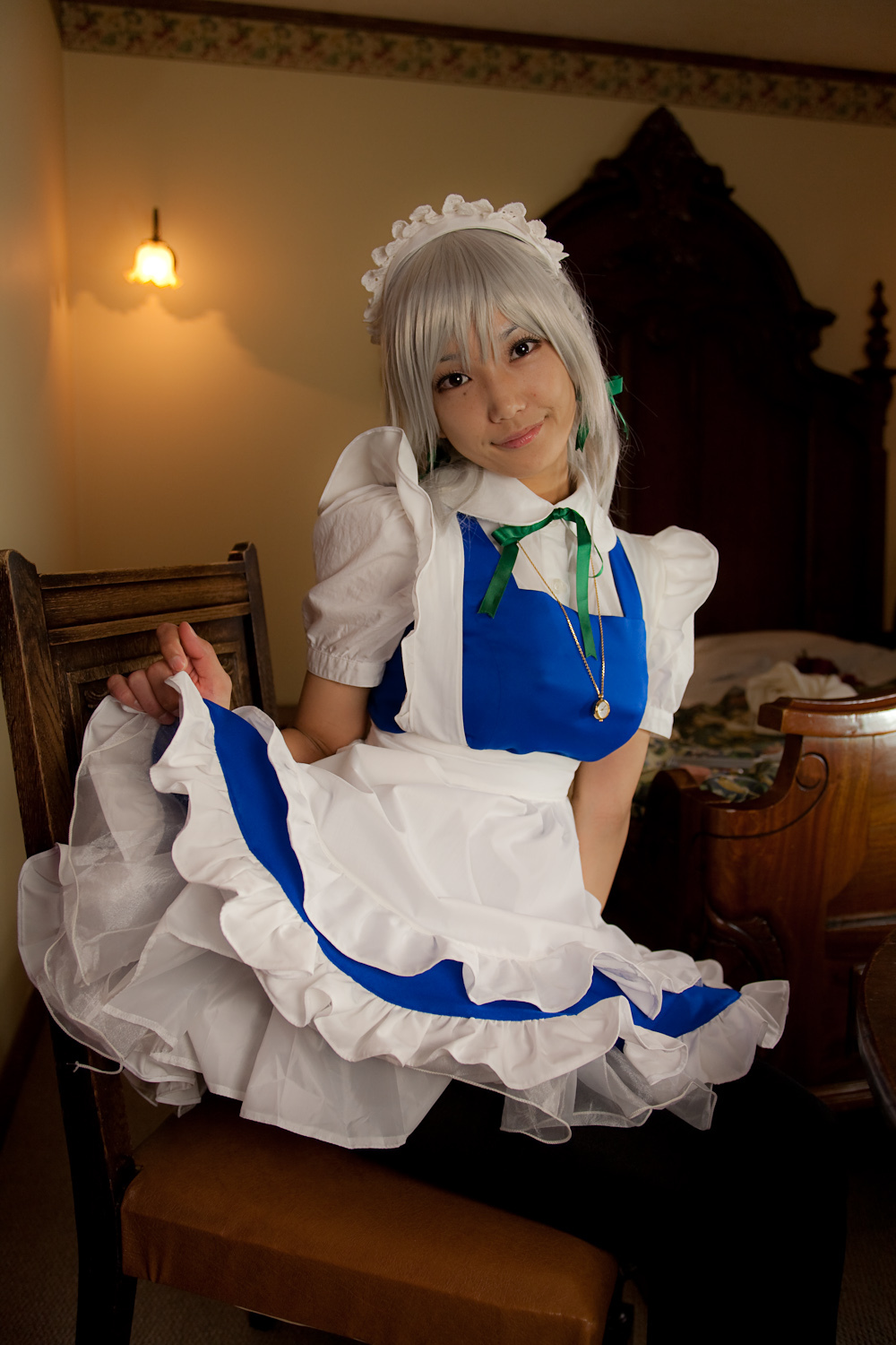 cosplay美女套图 c77 Sakuya Izayoi　白丝假发扮相(1)